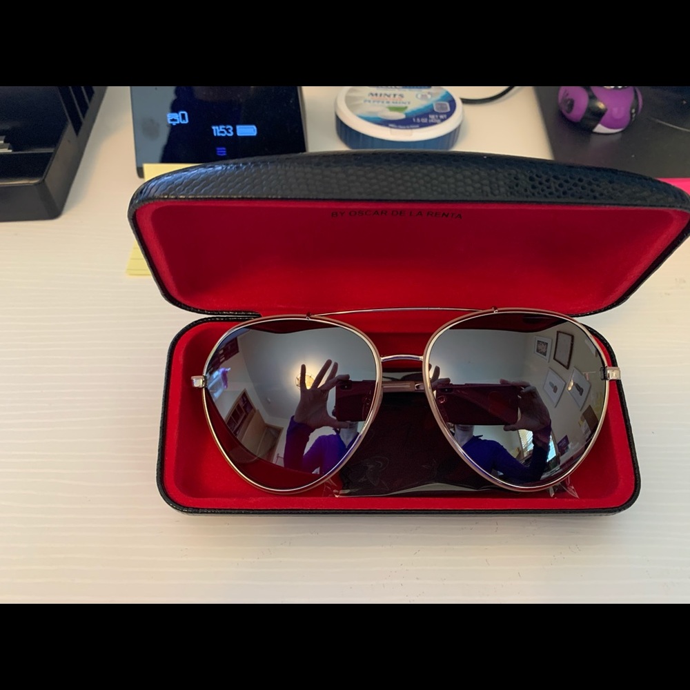 NWT Oscar de la Renta Sabrina Sunglasses and case
